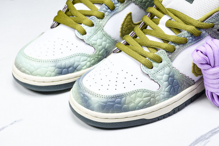 Nike SB Dunk Low Alexis Sablone Chameleon HJ3386-300