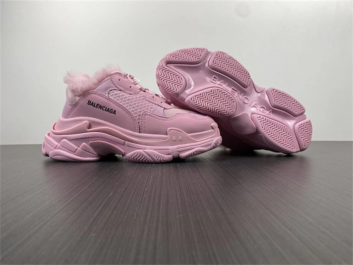 BLCG Triple S Fake Fur Pink  668562 W3CQ5 Versatile 4438