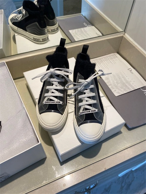 Packable DR Sneaker 1083